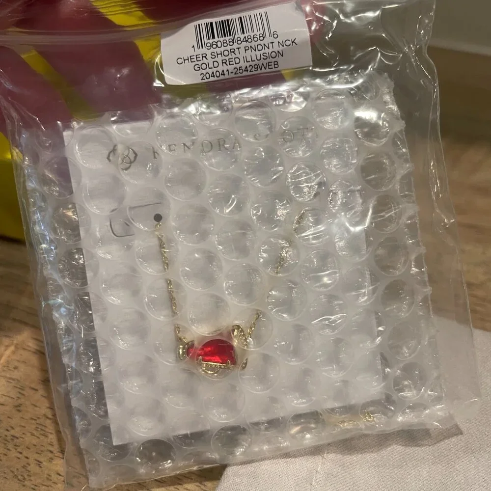 Kendra Scott Cheer Gold Short Pendant Necklace - Picture 2 of 8